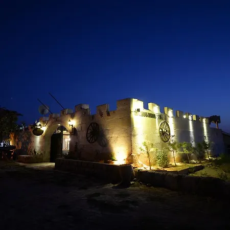 Adanos Πανσιόν 4*